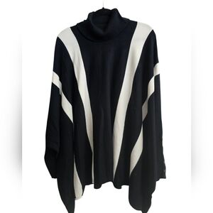 1X Alfani black + white graphical flowy asymmetrical tunic sweater